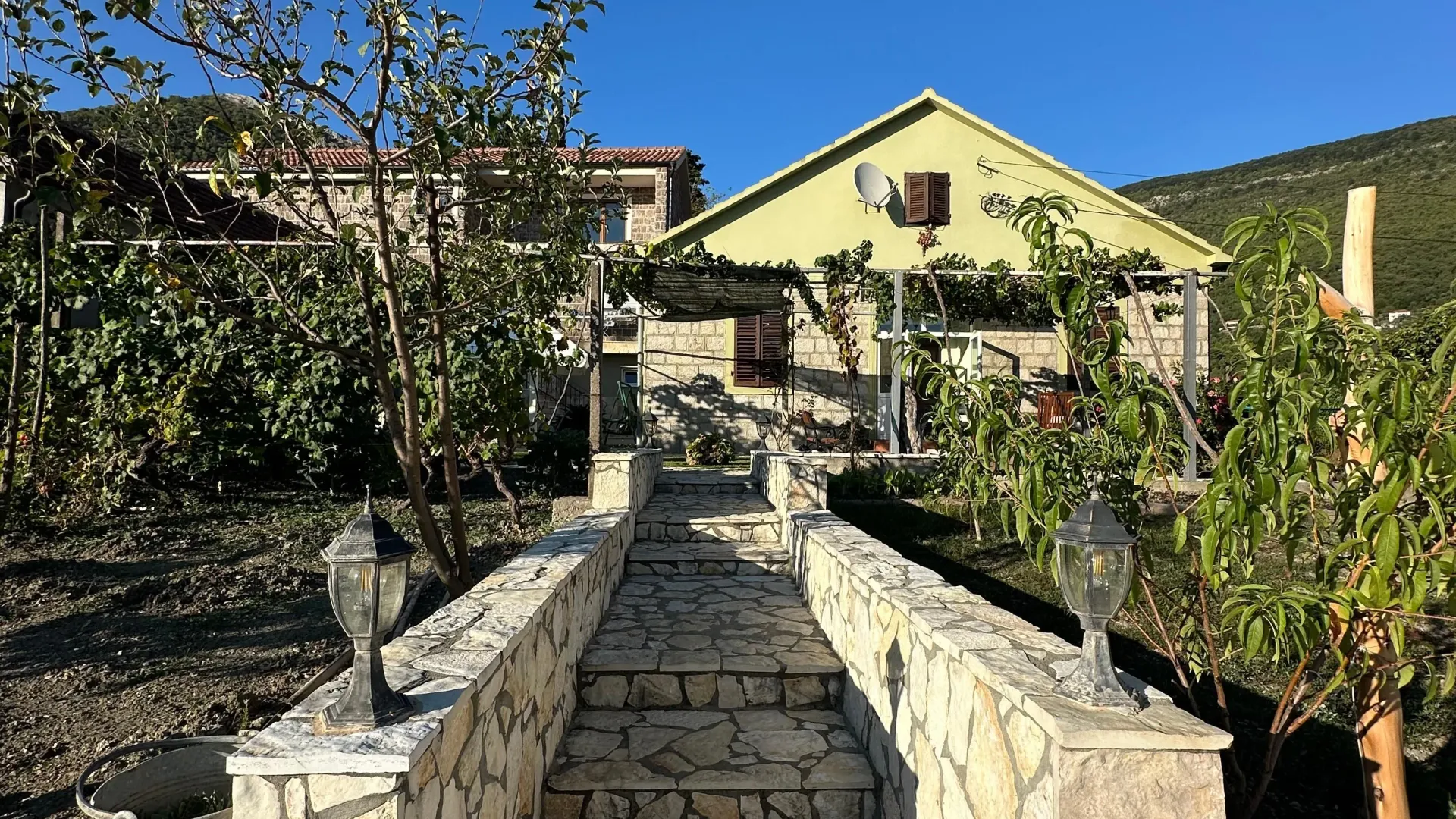 Sale, house, 110m², Gradiošnica, Tivat