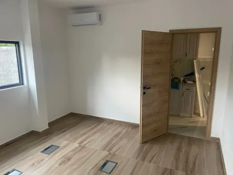 Rent, office space, 300m², Zagorič, Podgorica - image 11