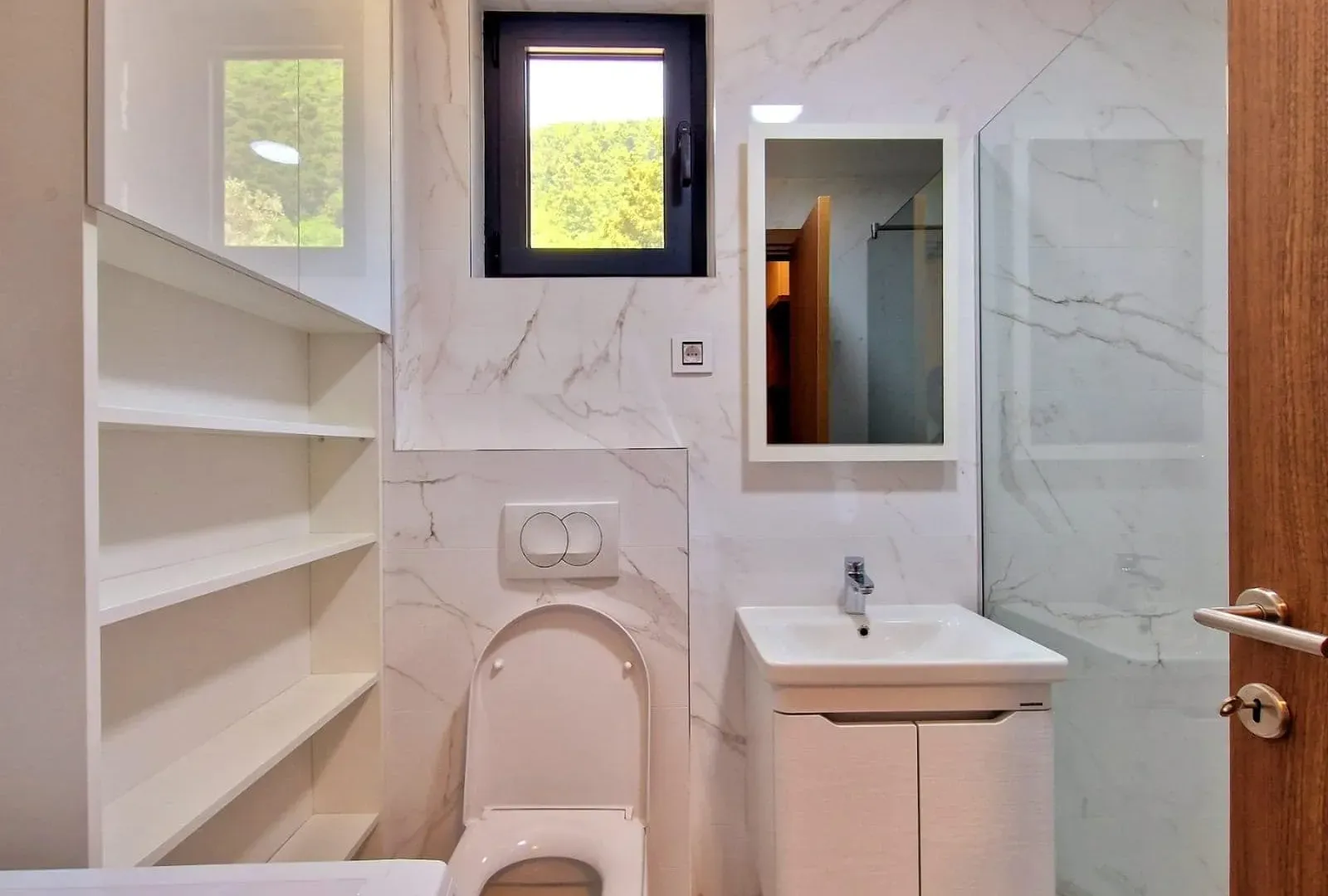 Sale, one bedroom apartment, 53m², Podkošljun, Budva
