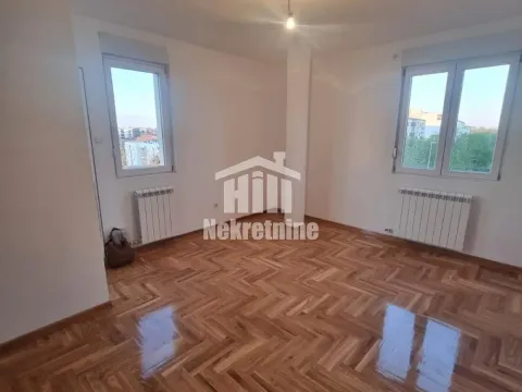 Stan in Zemun Cara Dušana