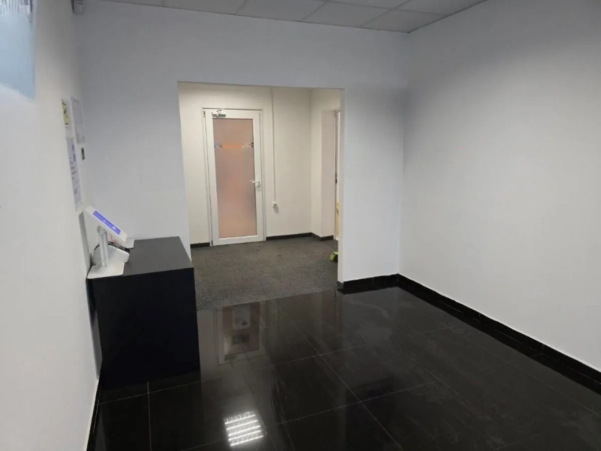 Rent, office space, 600m², Niš, Srbija