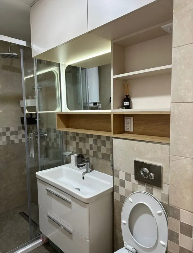 Izdavanje, dvosoban stan, 75m², Gruda, Cetinje