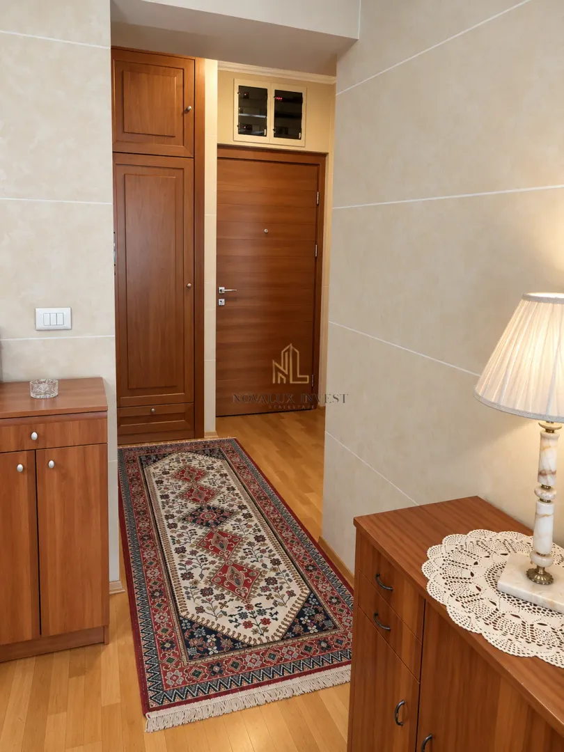 Izdavanje, jednosoban stan, 56m², Centar, Podgorica