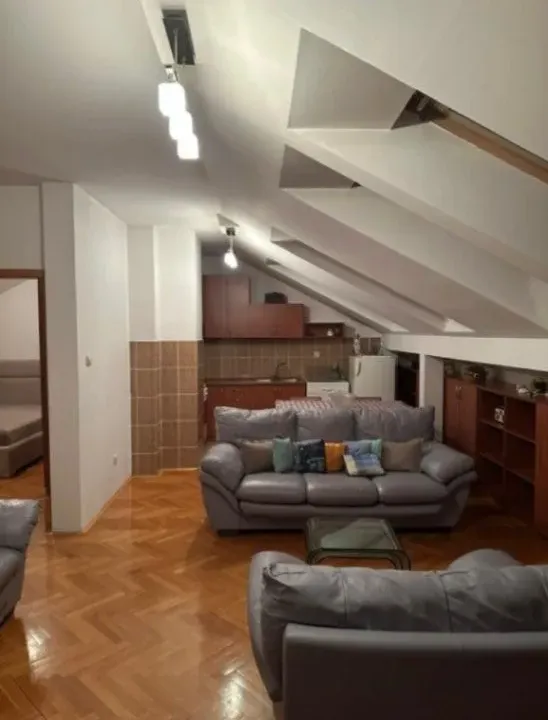 Izdavanje, jednosoban stan, 56m², Stari Aerodrom, Podgorica