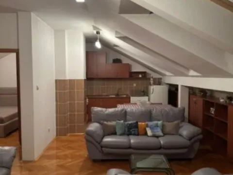 Izdavanje, jednosoban stan, 56m², Stari Aerodrom, Podgorica