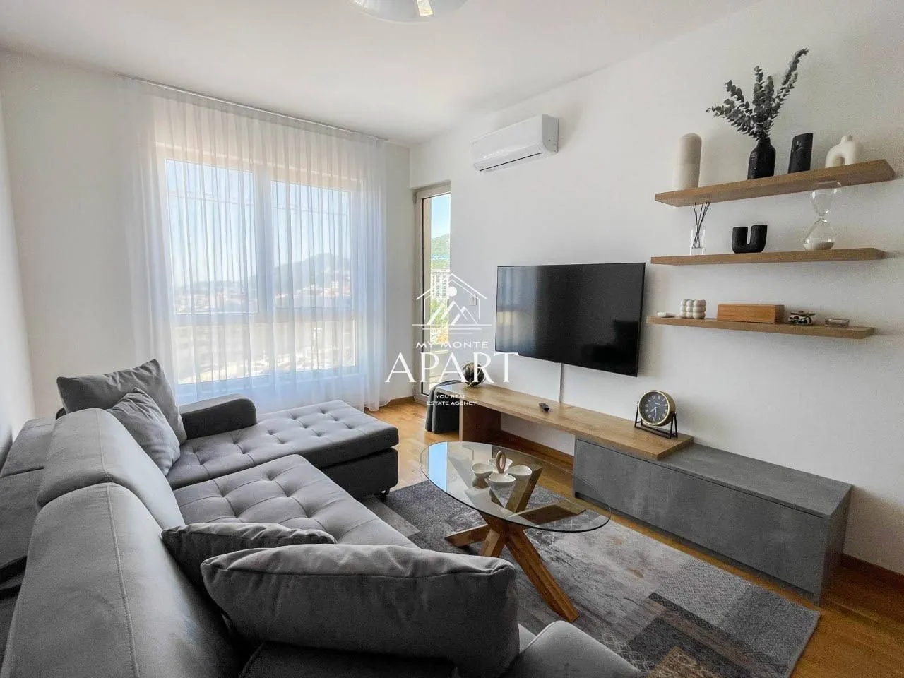 Rent, one bedroom apartment, 45m², Bečići, Budva