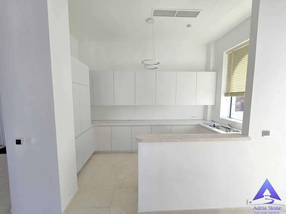 Sale, house, 350m², Kamenovo, Budva