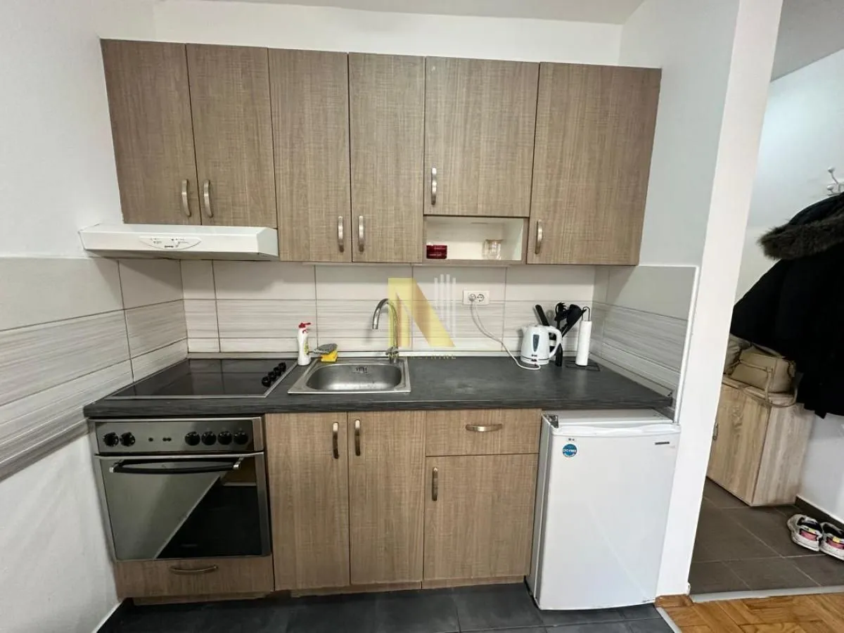 Izdavanje, garsonjera, 25m², Socijalno, Novi Sad Sve Podlokacije