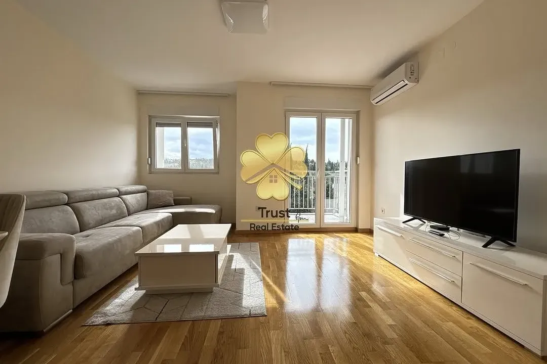 Izdavanje, trosoban stan, 85m², City Kej, Podgorica