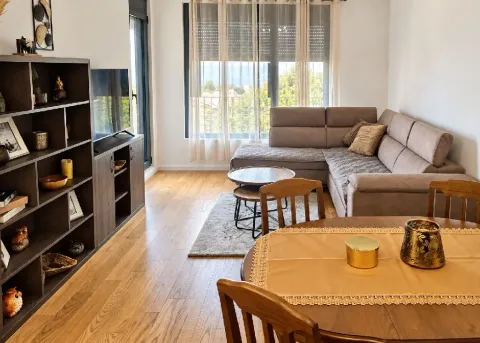 Spacious living room with a sofa, TV and dining table. - image 7