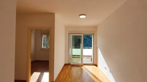 Rent, one bedroom apartment, 35m², City Kej, Podgorica - image 2