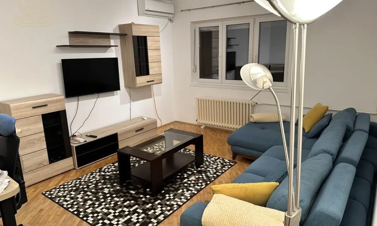 Izdavanje, dvosoban stan, 53m², Centar, Novi Sad