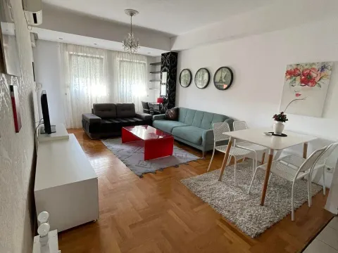 Izdavanje, jednosoban stan, 53m², Podgorica, Crna Gora