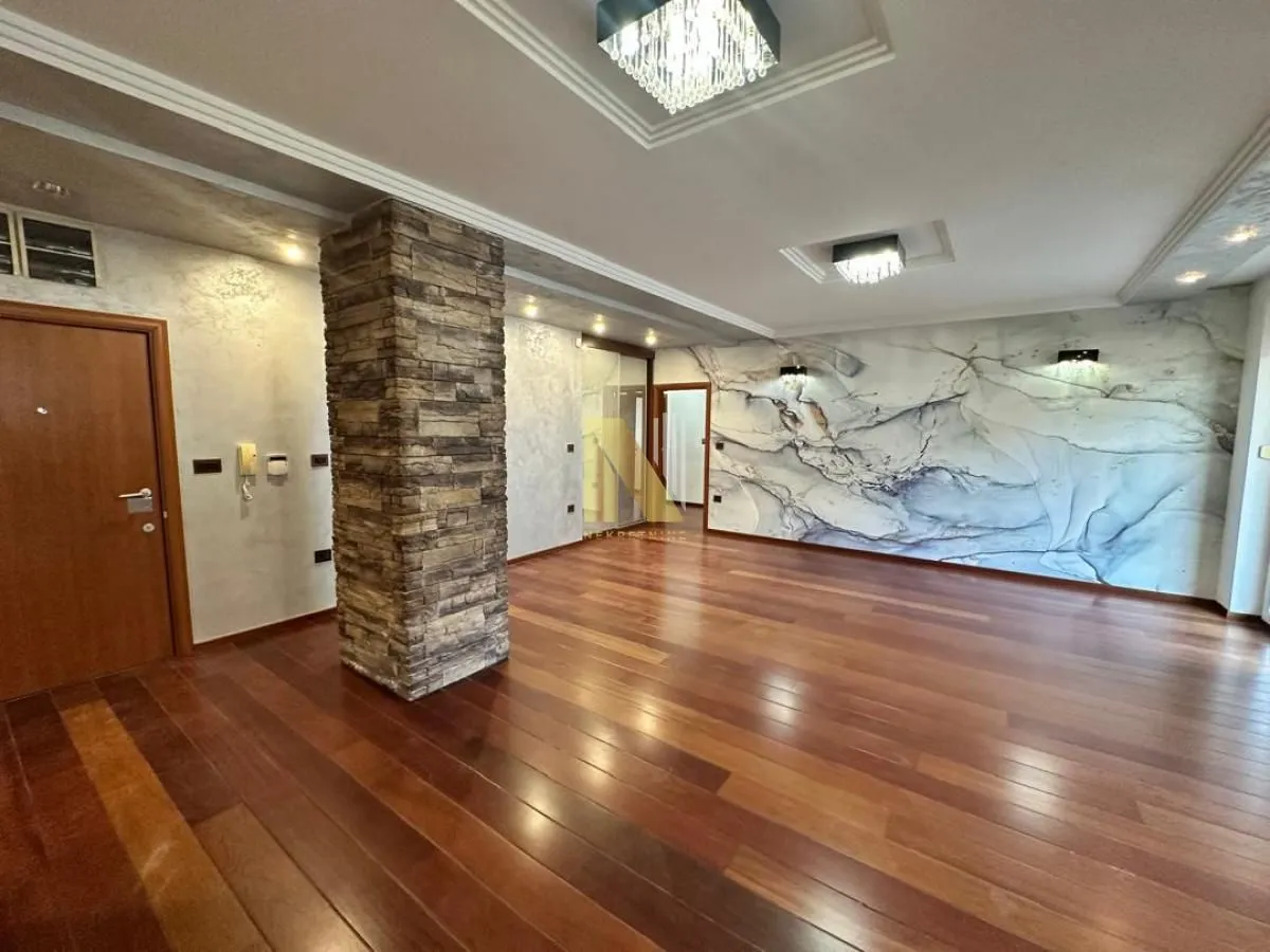 Prodaja, četvorosoban stan, 126m², Bulevar Oslobodjenja, Novi Sad Sve Podlokacije