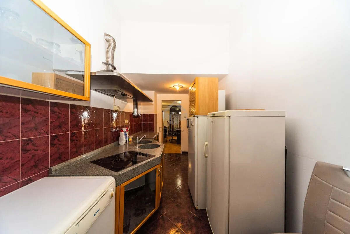 Izdavanje, kuća, 380m², Gorica C, Podgorica