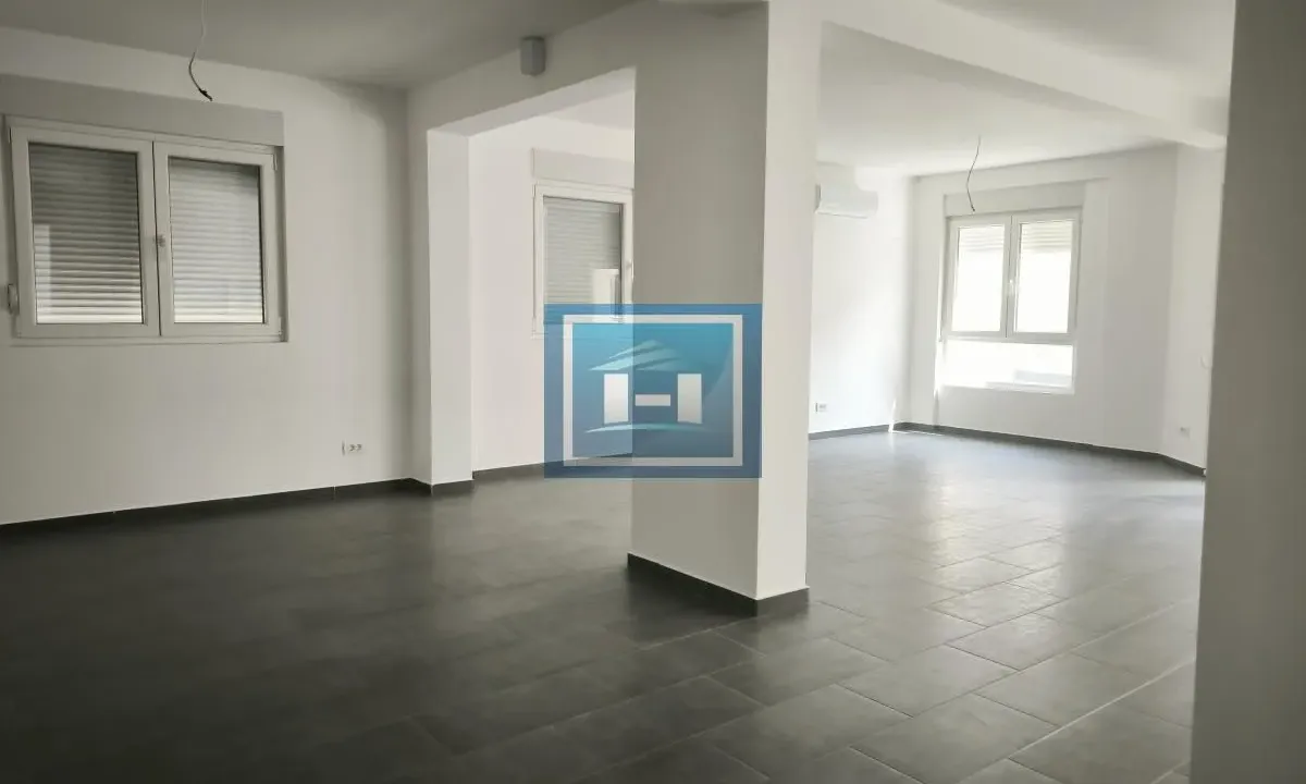Rent, apartment, 223m², Centar, Ćuprija
