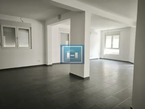 Izdavanje, petosoban stan, 223m2, Centar, Ćuprija Izdavanje, petosoban stan, 223m2, Centar, Ćuprija