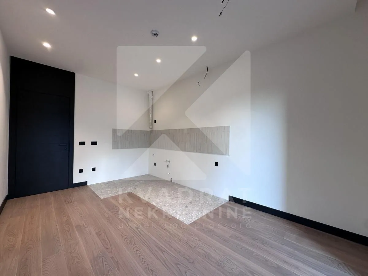 Prodaja, četvorosoban stan, 107m², Centar, Kolašin