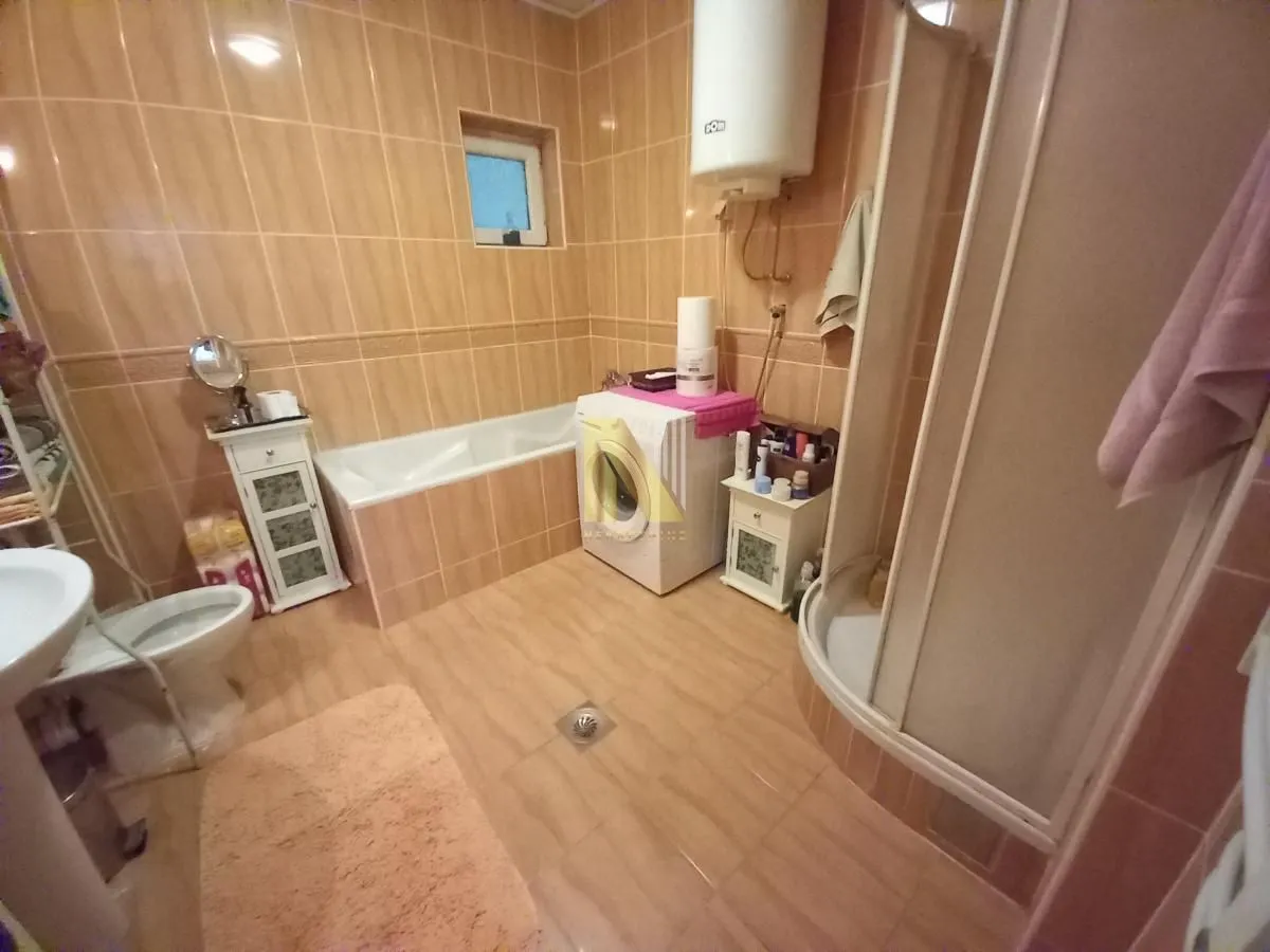 Prodaja, četvorosoban stan, 135m², Grbavica, Novi Sad Sve Podlokacije