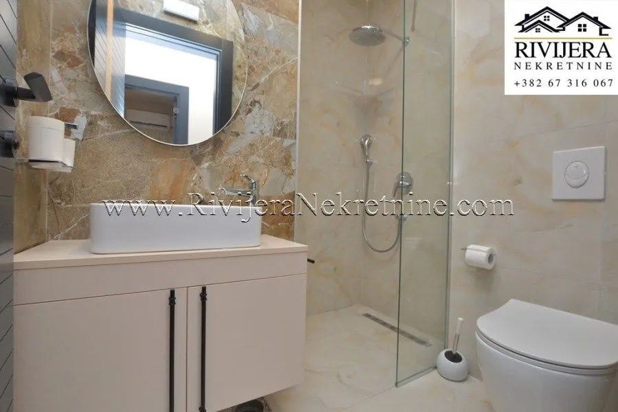 Prodaja, dvosoban stan, 61m², Njivice, Herceg Novi