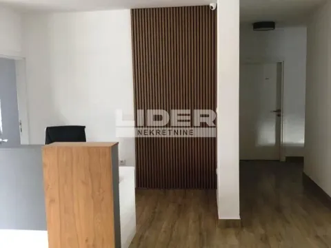 Rent, office space, 325m², Surčin, Beograd - image 1