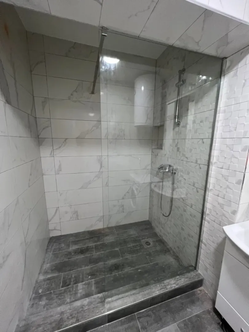 Izdavanje, dvosoban stan, 80m², Tivat, Crna Gora