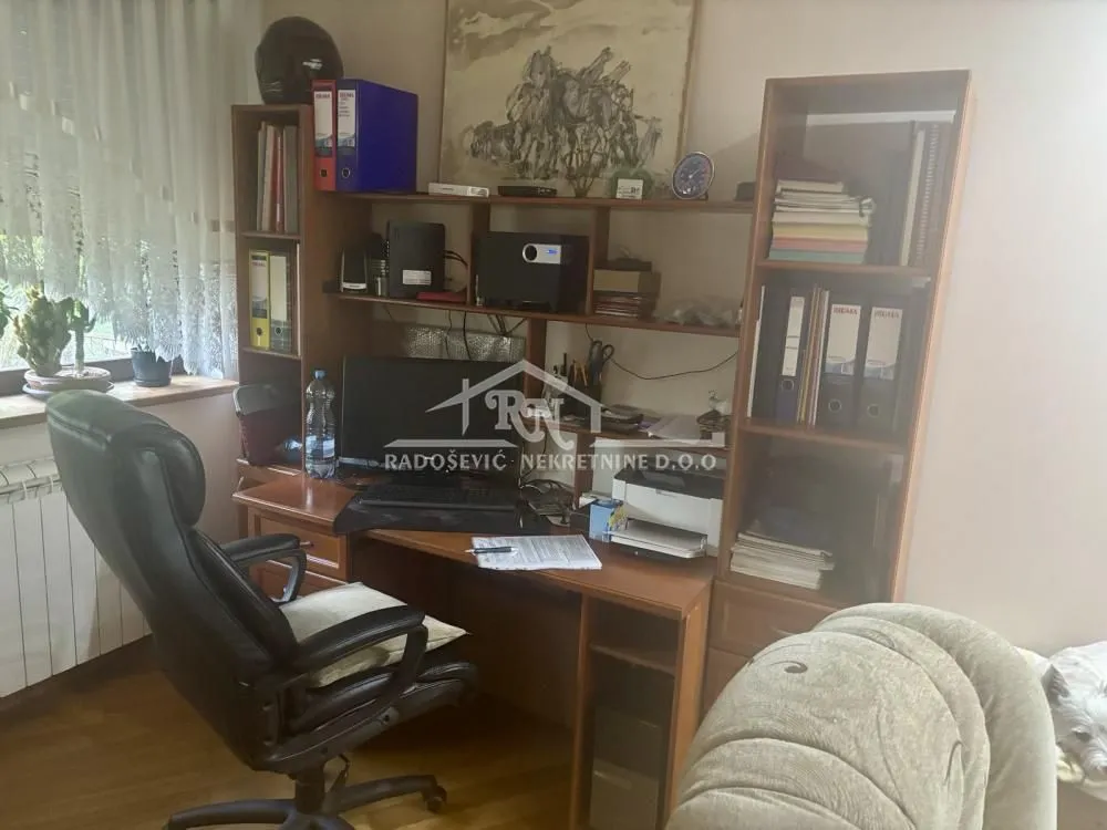 Prodaja, stan, 199m², Petlovo Brdo, Beograd