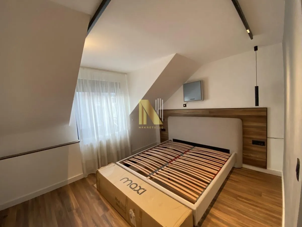 Prodaja, četvorosoban stan, 119m², Centar, Novi Sad