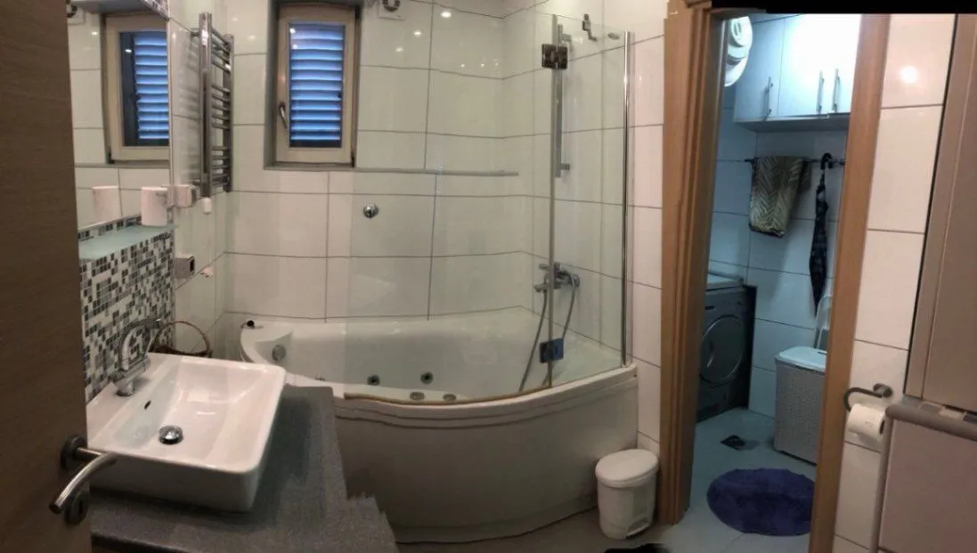 Prodaja, dvosoban stan, 70m², Centar, Tivat