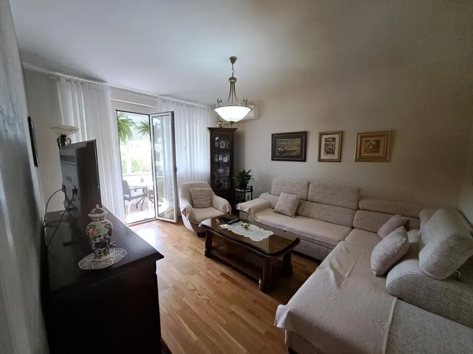 Izdavanje, dvosoban stan, 70m², Preko Morače, Podgorica