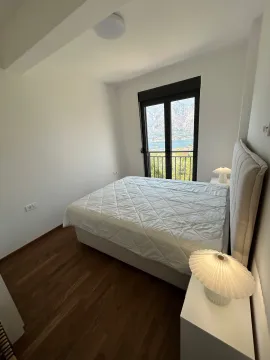 Izdavanje, jednosoban stan, 47m², Dobrota, Kotor - image 10