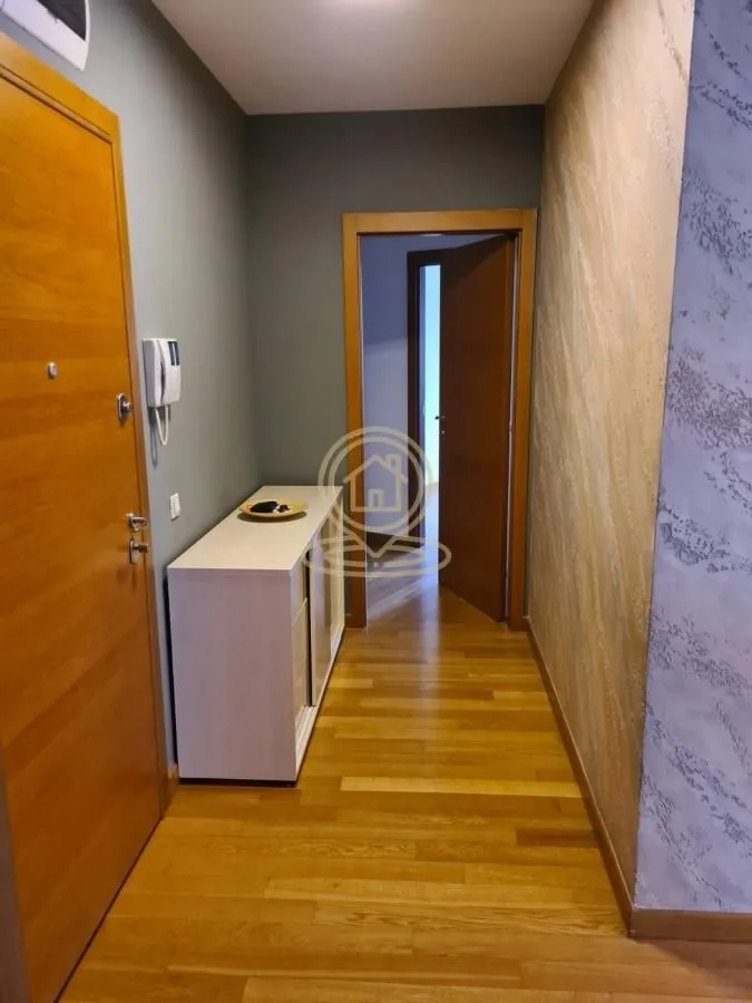 Izdavanje, trosoban stan, 83m², Vračar Hram, Vračar Sve Podlokacije