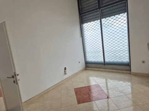 Izdavanje, poslovni prostor, 122m², Drpe Mandića, Podgorica - image 8
