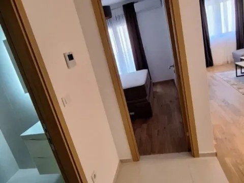 Izdavanje, jednosoban stan, 48m², City Kvart, Podgorica - image 10