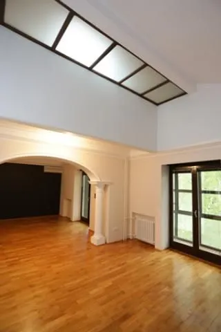 Izdavanje, kuća, 550m², Autokomanda, Voždovac Sve Podlokacije