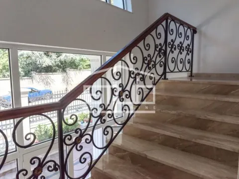 Izdavanje, kuća, 1400m², Savski Venac, Beograd - image 6