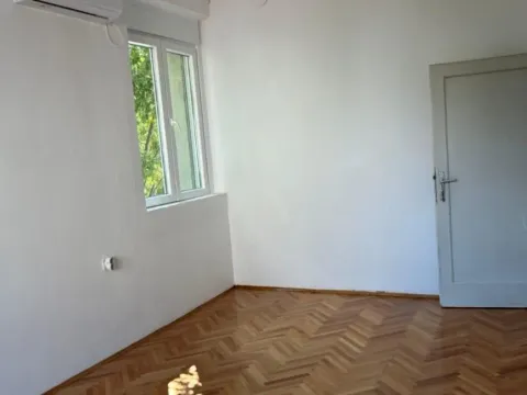 Izdavanje, dvosoban stan, 70m², Centar, Podgorica - image 6