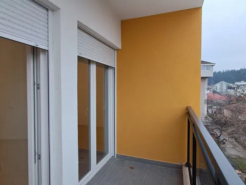 Rent, one bedroom apartment, 45m², Pobrežje, Podgorica - image 11