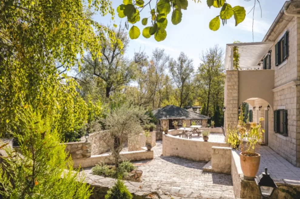 Sale, house, 300m², Mareza, Podgorica