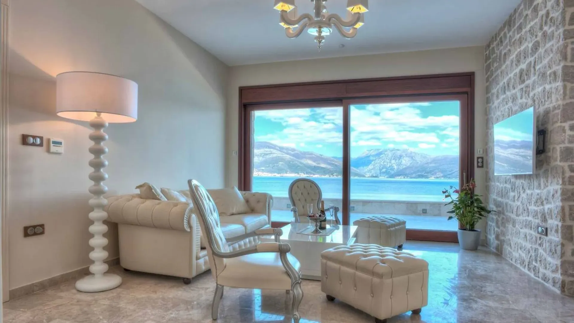 Rent, house, 300m², Krašići, Tivat