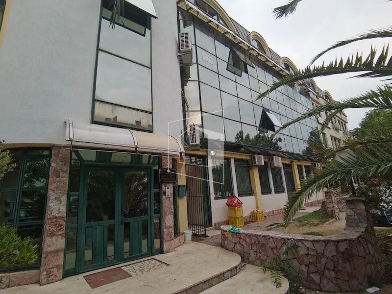 Prodaja, poslovni prostor, 535m², Centar, Podgorica