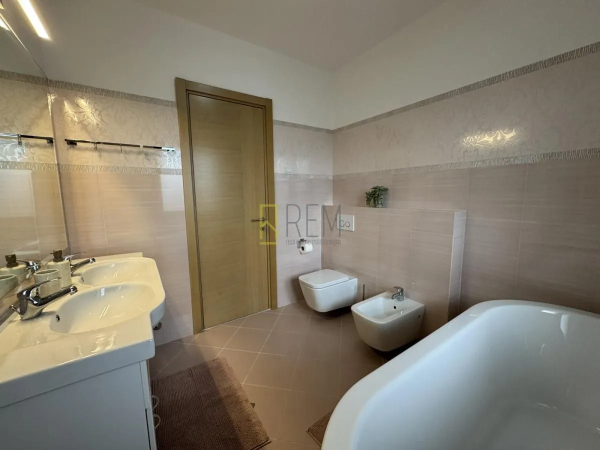 Rent, three bedroom apartment, 263m², Gorica C, Podgorica
