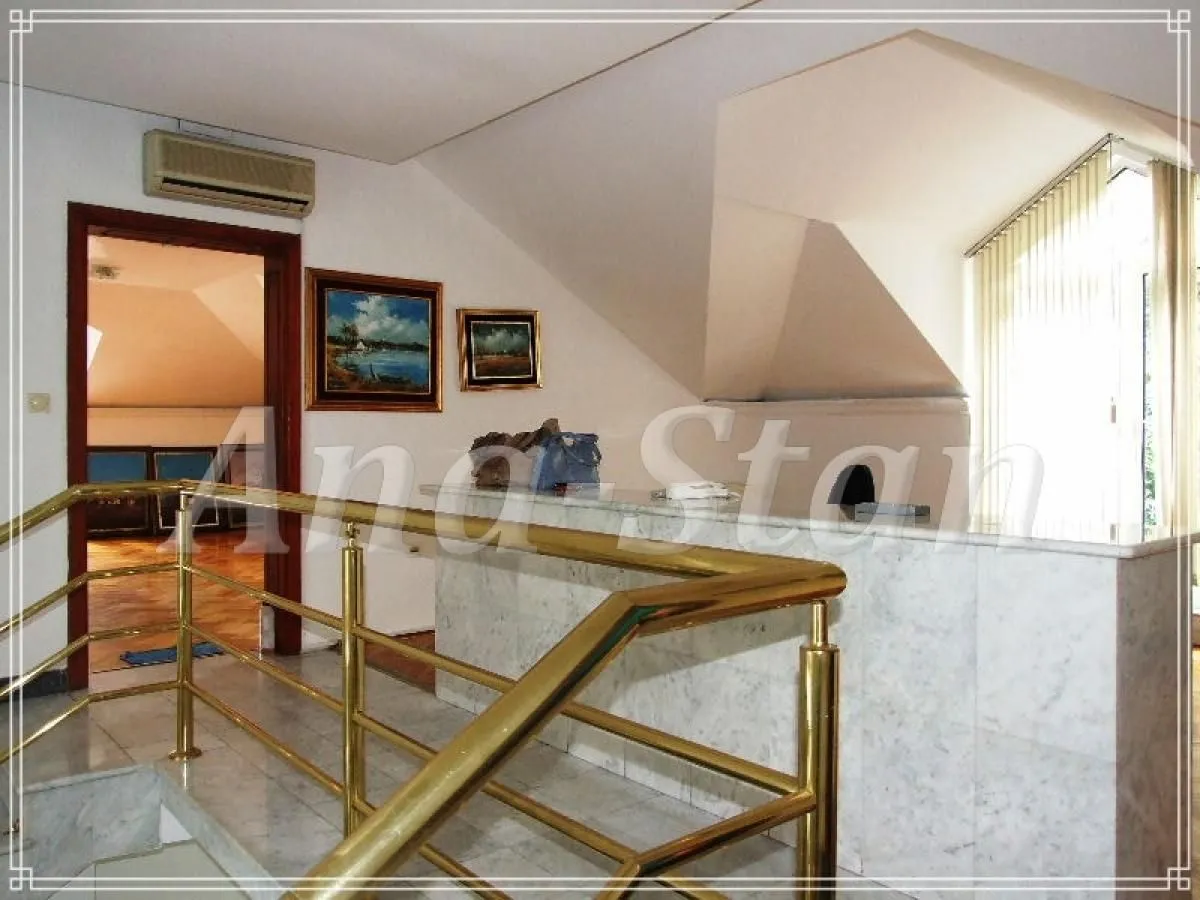 Rent, office space, 250m², Zemun Sve Podlokacije, Beograd