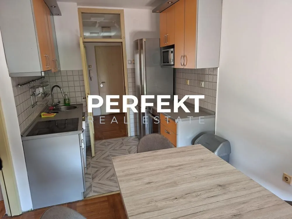 Prodaja, trosoban stan, 79m², Centar, Pančevo
