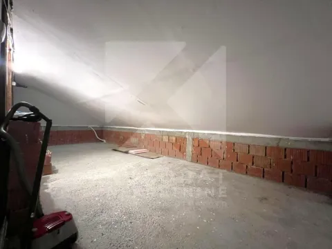Prodaja, kuća, 200m², Tološi, Podgorica - image 24