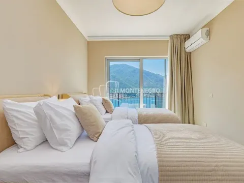 Sale, three bedroom apartment, 158m², Dobrota, Kotor - image 5