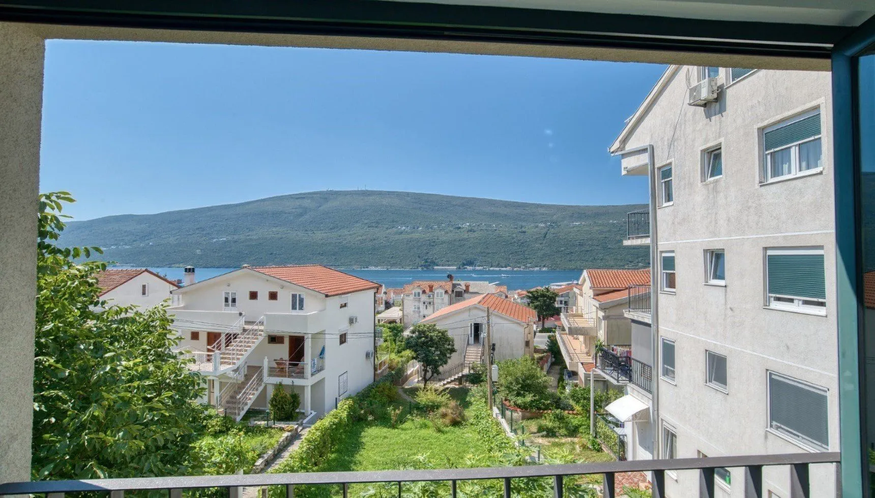 Prodaja, dvosoban stan, 80m², Đenovići, Herceg Novi