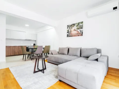 Izdavanje, dvosoban stan, 67m², Bečići, Budva - image 3