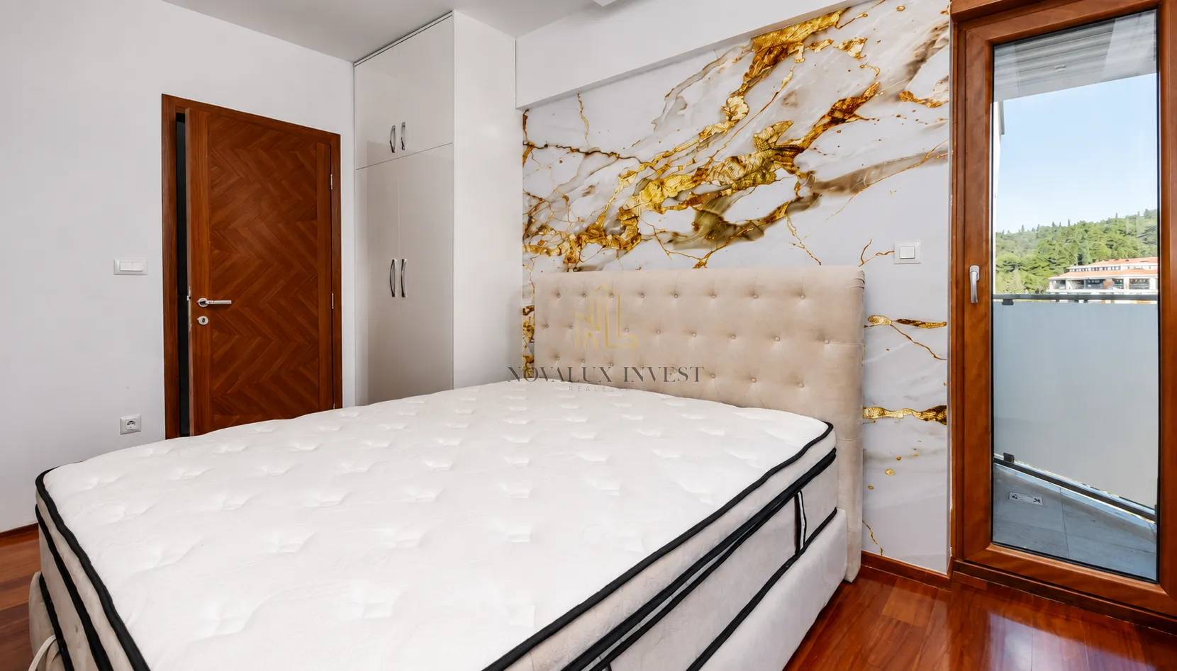 Izdavanje, četvorosoban stan, 140m², Centar, Podgorica