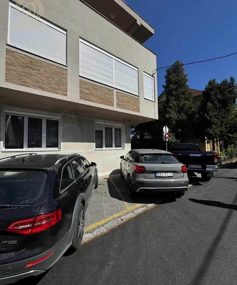 Izdavanje, četvorosoban stan, 110m², Voždovac Sve Podlokacije, Beograd